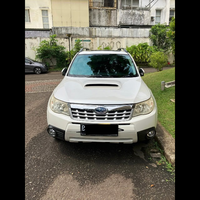 subaru-forester-2012-white