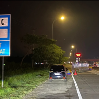 dua-minggu-lebih-semburan-api-di-rest-area-tol-cipali-belum-padam