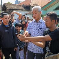 pemuda-yang-viralkan-jalan-bandar-tulis-batang-kaget-ditemui-ganjar