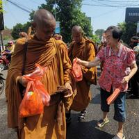 akhirnya-32-biksu-thailand-membuat-pernyataan-orang-luar-jangan-takut-ke-indonesia