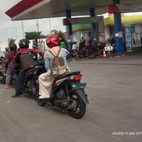 hal-bodoh-ini-dilakukan-saat-antre-di-spbu-mungkin-agan-melakukan