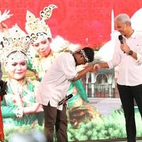 bertemu-seniman-di-tangerang-ganjar-janji-beri-tiket-indonesia-vs-argentina