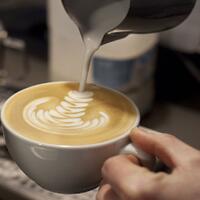 cara-membuat-latte-art-teknik-untuk-membuat-hiasan-kopi-yang-indah