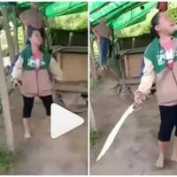 ngeri-emak-emak-ini-ngamuk-sambil-bawa-pedang-samurai-ini-penyebabnya