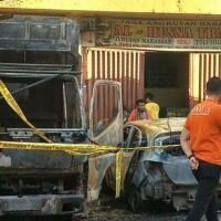 tak-dikasih-uang-rp-3000-tukang-parkir-liar-bakar-3-mobil-pantaskah