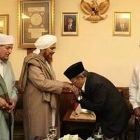 catat-kedatangan-habib-umar-bin-hafidz-dan-jadwal-acaranya-di-indonesia-agustus-2023