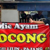 dituduh-pakai-penglaris-nama-warung-ini-diubah-jadi-mie-ayam-pocong