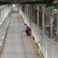 3-fakta-orang-yang-bab-di-jpo-semanggi-apa-penyebabnya