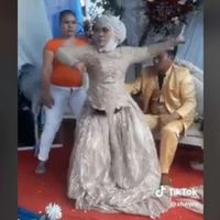 pengantin-wanita-ini-kesurupan-saat-resepsi-pernikahan-netizen-serem-ih