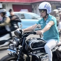 ridwan-kamil-pose-di-rkg-5000-percuma-naik-kendaraan-listrik-jika