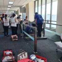 harap-waspada-heboh-seorang-wanita-diamputasi-karena-terjepit-travelator-di-bandara