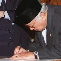 rahasia-bisnis--harta-soeharto-hingga-jadi-presiden-terkaya