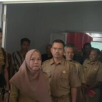 guru-ambekan-ke-ortu-murid-di-acara-kenaikan-kelas-tak-terima-kasus-tabungan-viral
