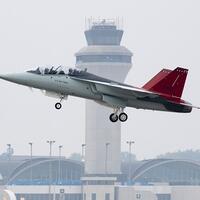 jet-latih-red-hawk-sukses-melakukan-penerbangan-pertamanya