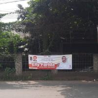 saat-spanduk-istri-m-idris-terpampang-di-pagar-rumah-warga-pancoran-mas-depok