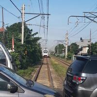 penyebab-mobil-mogok-di-perlintasan-ka-bukan-medan-magnet-7-cara-mengantisipasinya
