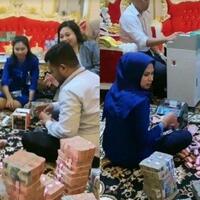 saking-banyaknya-uang-milik-mira-hayati-pihak-bank-sampai-datangi-rumahnya-bonafit
