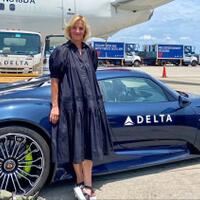 eksklusif-porsche-918-spyder-digunakan-sebagai-shuttle-bandara-oleh-delta-airlines