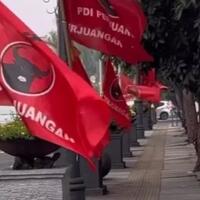 bandung-lautan-bendera-pdi-p-kondisi-jalan-asia-afrika-yang-bikin-geram-publik