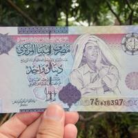 uang-moammar-khadafi