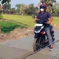 pengendara-motor-terobos-jalan-cor-basah-di-gabugan-sragen-pekerja-marah-marah