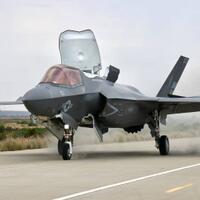 optimalkam-kemampuan-stvol-f-35b-latihan-mendarat-dan-lepas-landas-dari-jalan-raya