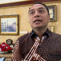 pemkot-melarang-warga-surabaya-bayar-parkir-tanpa-karcis