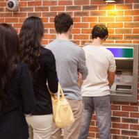 atm-bank-eror-diserbu-nasabah-bisa-tarik-uang-jutaan-meski-tak-punya-saldo