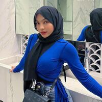 alasan-oklin-fia-senang-memakai-hijab-dengan-pakaian-ketat-hingga-jilat-es-krim-viral