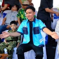alasan-gibran-pilih-jadi-juru-parkir-saat-pawai-pembangunan-kota-solo
