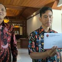 tak-lagi-ketlisut-kini-undangan-pdip-diantar-langsung-ke-gibran