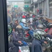 keluhan-transjakarta-tak-bisa-melaju-sebab-busway-diserobot-melulu