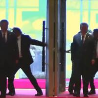 penerjemah-presiden-xi-jinping-dicegat-di-ktt-brics-kok-bisa-kompetisi-kgpt