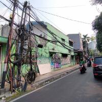 ingin-pindahkan-tiang-listrik-di-depan-rumah-simak-cara-dan-biayanya