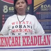 roida-tampubolon-wanita-lempar-sendal-ke-jokowi-ternyata-suka-kritik-polisi
