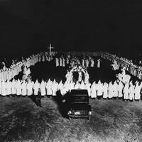 mak-lampir-nyi-blorong-drakula-vampir-pocong-dan-para-setan-lagi-arisan---kuncen