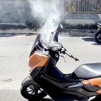 perang-makin-panas-dibilang-motor-merk-y-mudah-terbakar-ini-videnya