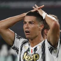 ronaldo-siap-tuntut-juventus-gegara-masih-tahan-gajinya-perlu-galang-donasi-sms