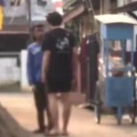 pakai-baju-persib-kuli-bangunan-dipaksa-lepas-baju--ini-jakarta-bukan-bandung