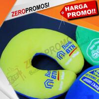 souvenir-bantal-leher-custom-logo-promosi