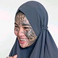 5-potret-mondy-tatto-hijaber-bertato-yang-mengaku-dilecehkan-ustaz-ebit-lew