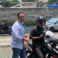 anies-baswedan-datang-naik-motor-beat-saat-urus-skck-di-gedung-baintelkam-polri