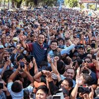 anies-baswedan-disambut-lautan-manusia-di-makassar-survei-tak-berpengaruh