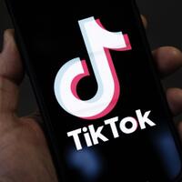 tiktok-aplikasi-media-sosial-dengan-fitur-fitur-kreatif-dan-algoritma-cerdas