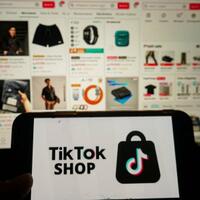 tiktok-shop-kembali-buka-di-bulan-november-pedagang-tanah-abang-kena-prank