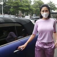 nikita-mirzani-sebut-diri-tipe-istri-nurut-suami-meski-dipukuli-pilih-diam-percaya