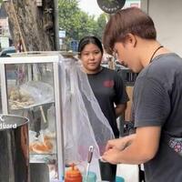 lama-menganggur-artis-sinetron-dan-ftv-ini-jualan-cilok-masih-ingat-dia