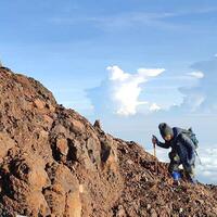 8-tips-mendaki-gunung-untuk-pemula-agar-aman-dan-nyaman