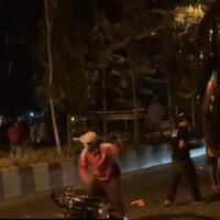 kesal-dengan-trek-trekan-warga-ponorogo-hancurkan-motor-pembalap-liar