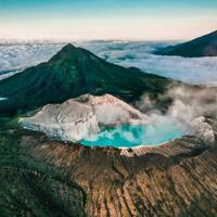 kawah-ijen-tempat-traveling-yang-indah-di-indonesia